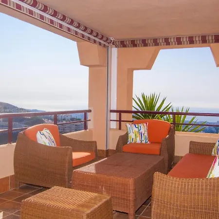 Apartment Stunning 4 Bed Duplex In Calahonda With Sea Views *